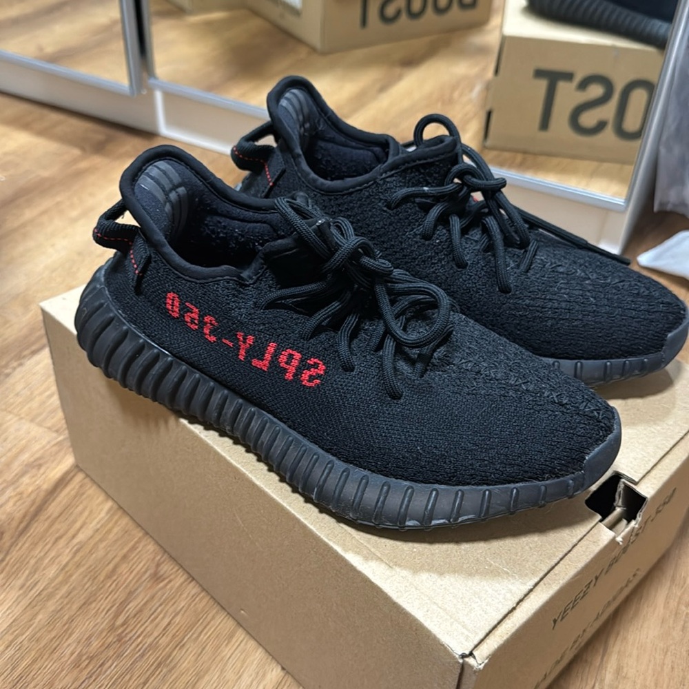 Yeezy boost 350 in shade Black red